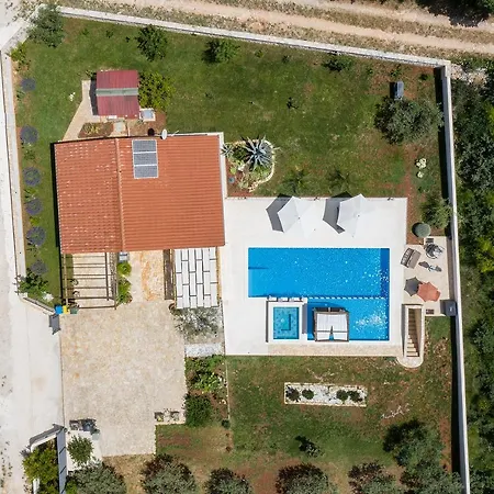 House Bilos Ferienhaus *
