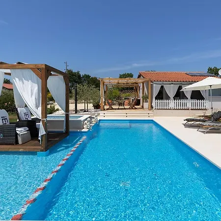 House Bilos Воднян